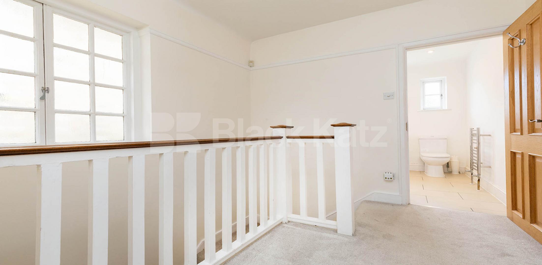 			4 Bedroom, 1 bath, 1 reception House			 Cascade Avenue, Muswell Hill